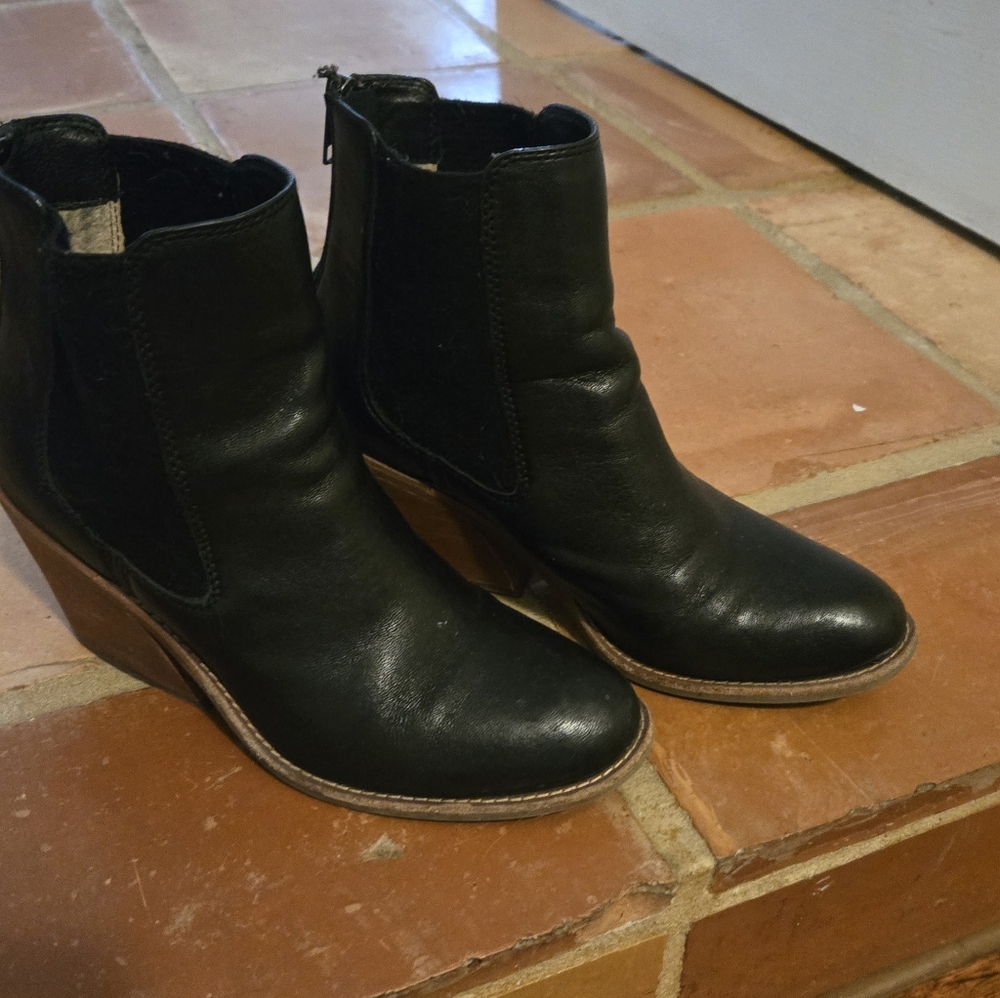 Sofft Black Leather Ankle Booties